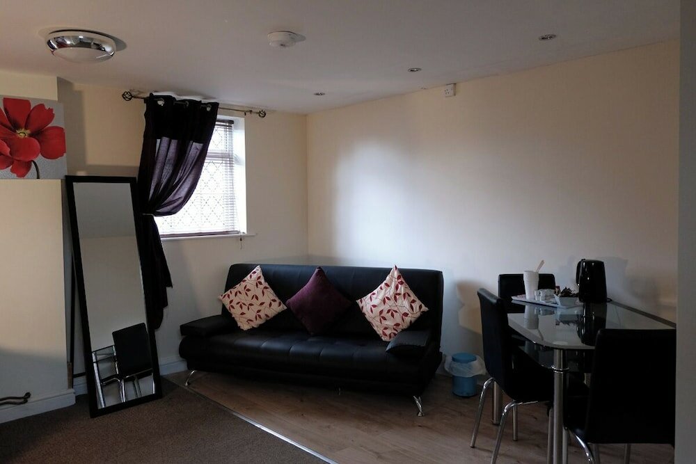 Фото The Lawns Hotel