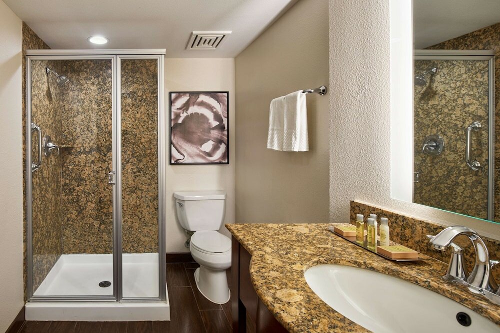 Фото DoubleTree by Hilton Fullerton