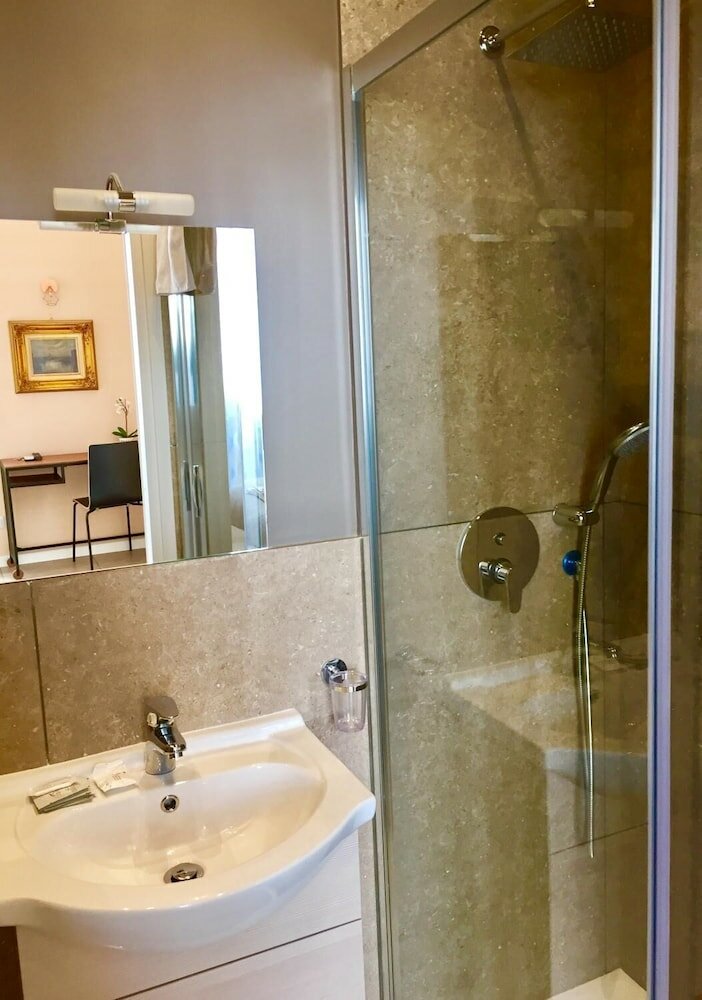 Фото Amedeo Square