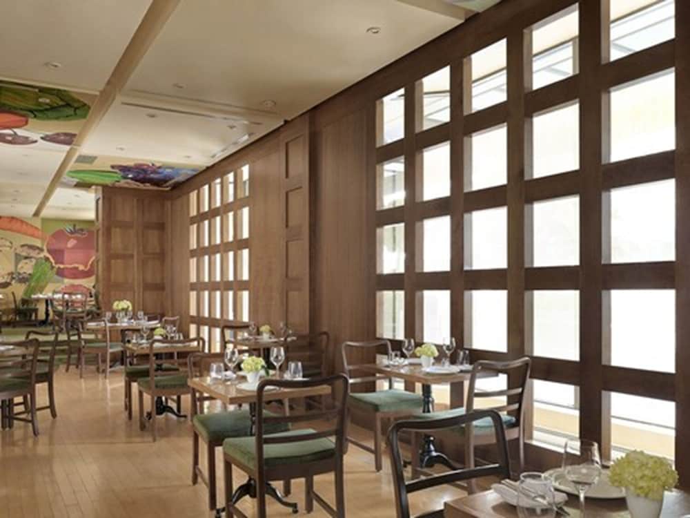 Фото Chelsea Hotel, Toronto