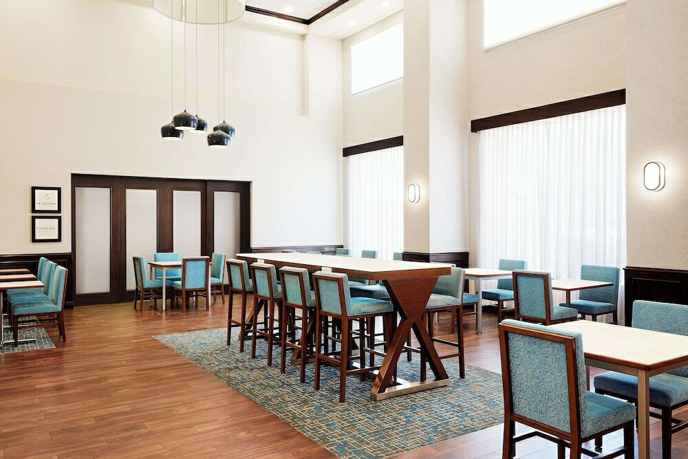 Фото Hampton Inn & Suites Ridgecrest