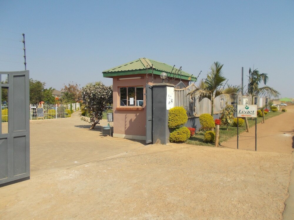 Фото Leget Lodges & Gardens