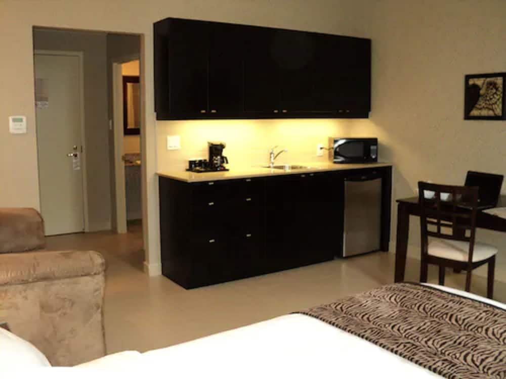 Фото Montecassino Hotel and Event Venue