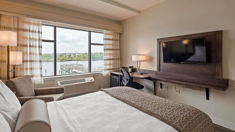 Фото Best Western Plus Coastline Inn