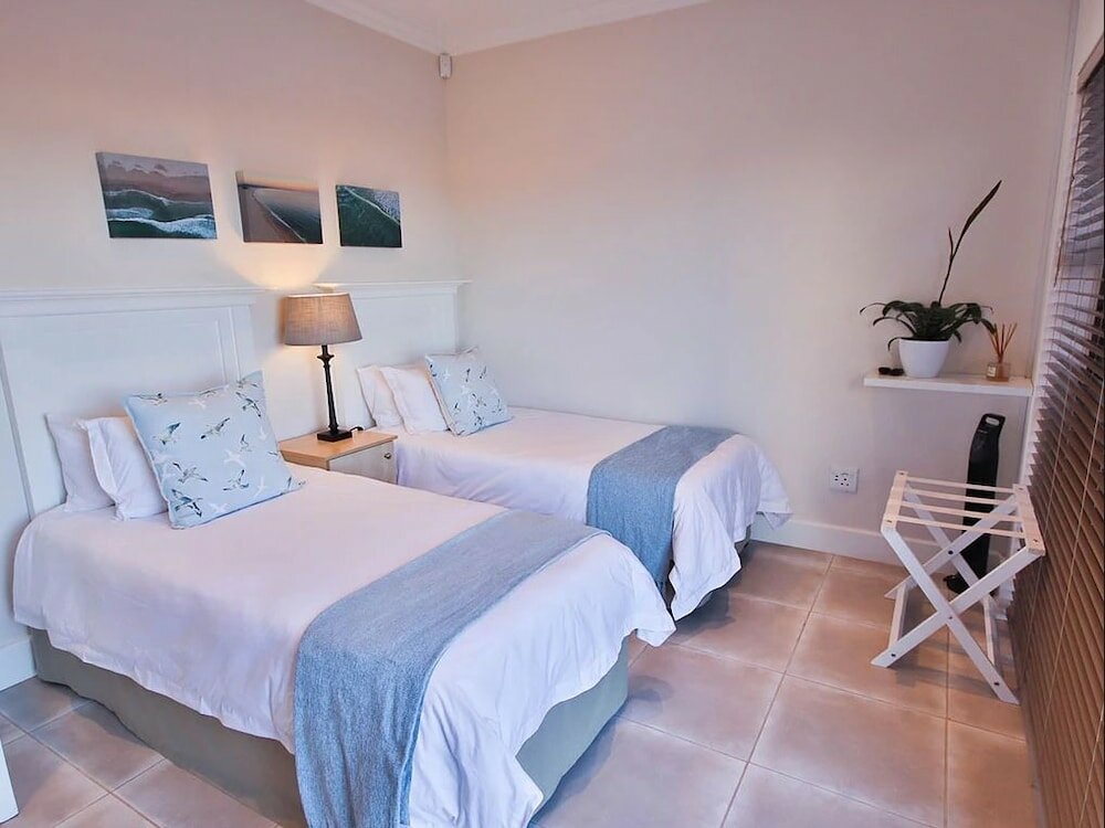 Фото Jeffreys Bay Luxury Apartments