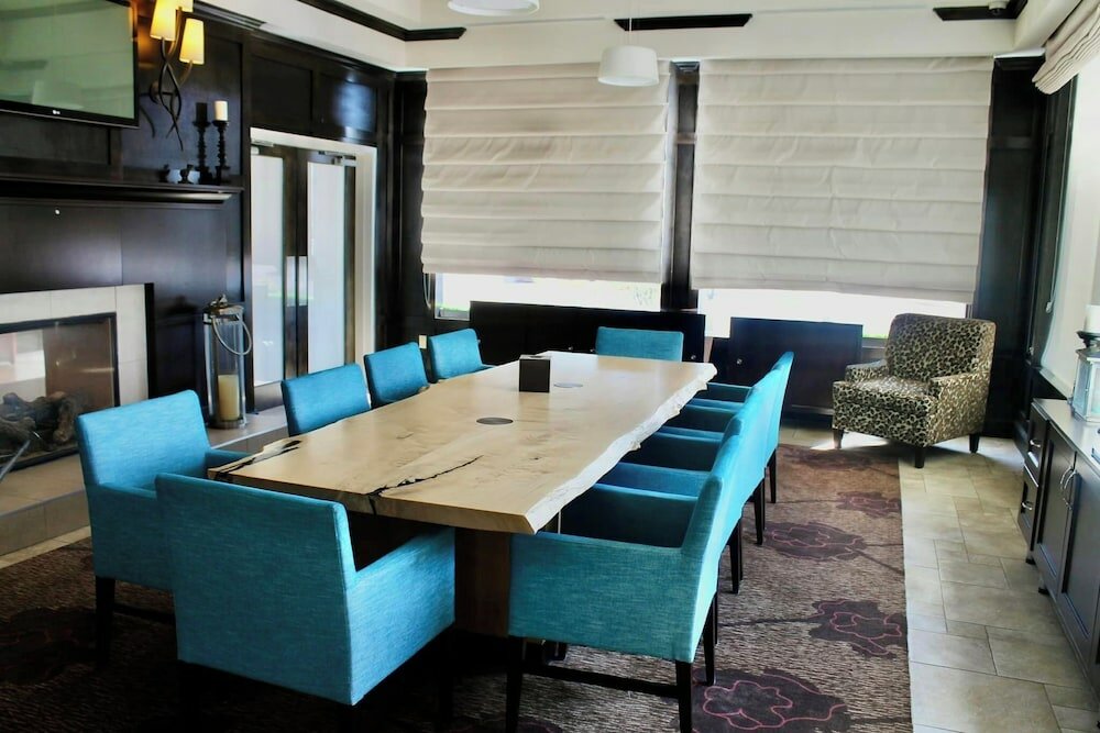 Фото Hilton Garden Inn Edmonton International Airport