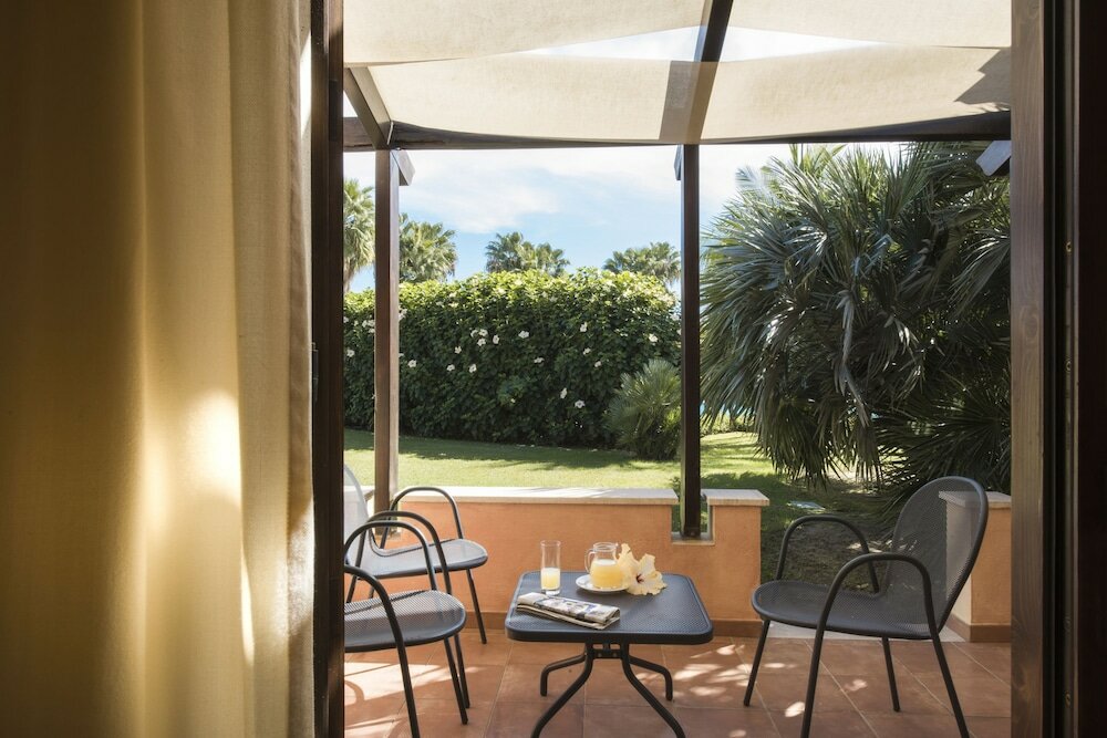 Фото Lantana Resort Hotel & Apartments