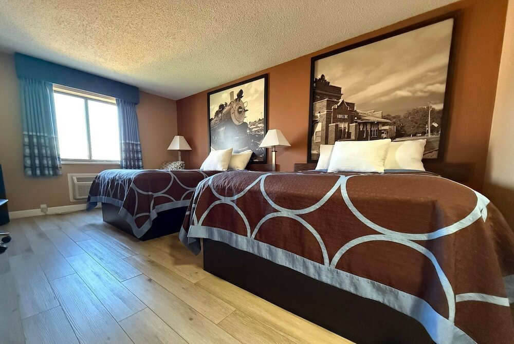 Фото Super 8 by Wyndham Hutchinson