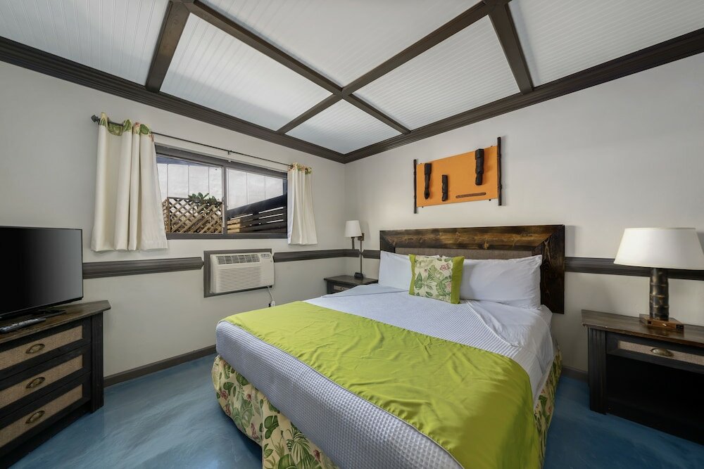 Фото Caliente Tropics Hotel