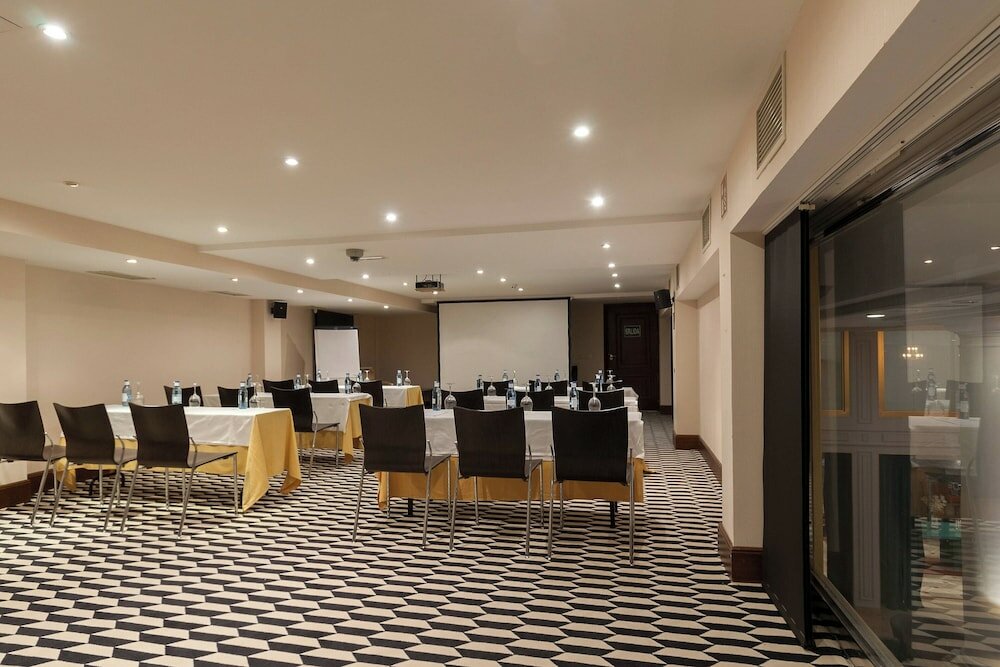 Фото Eugenia de Montijo, Autograph Collection