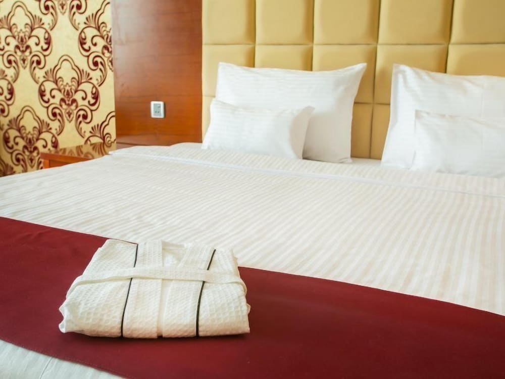 Фото Emerald Hotel