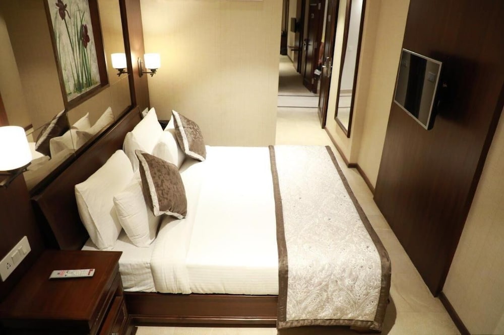 Фото Hotel Golden Tower