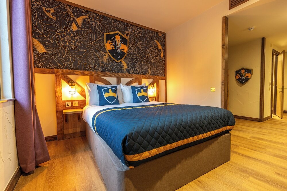 Фото Warwick Castle Knight's Village