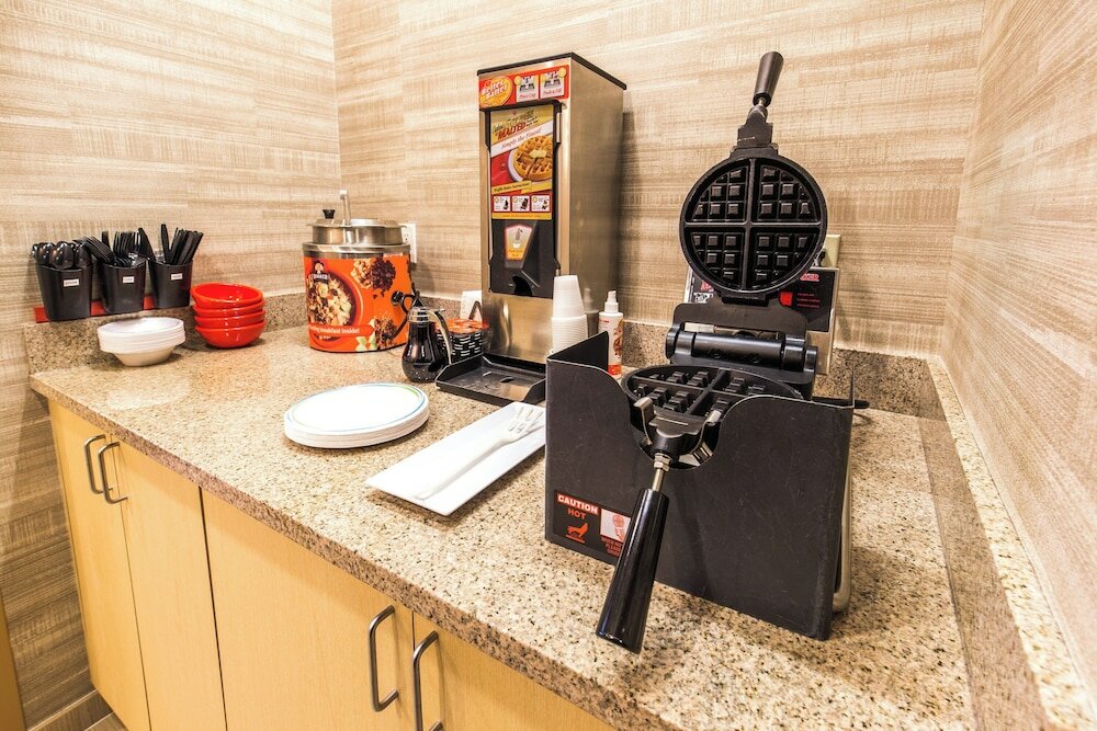 Фото TownePlace Suites by Marriott Gilford