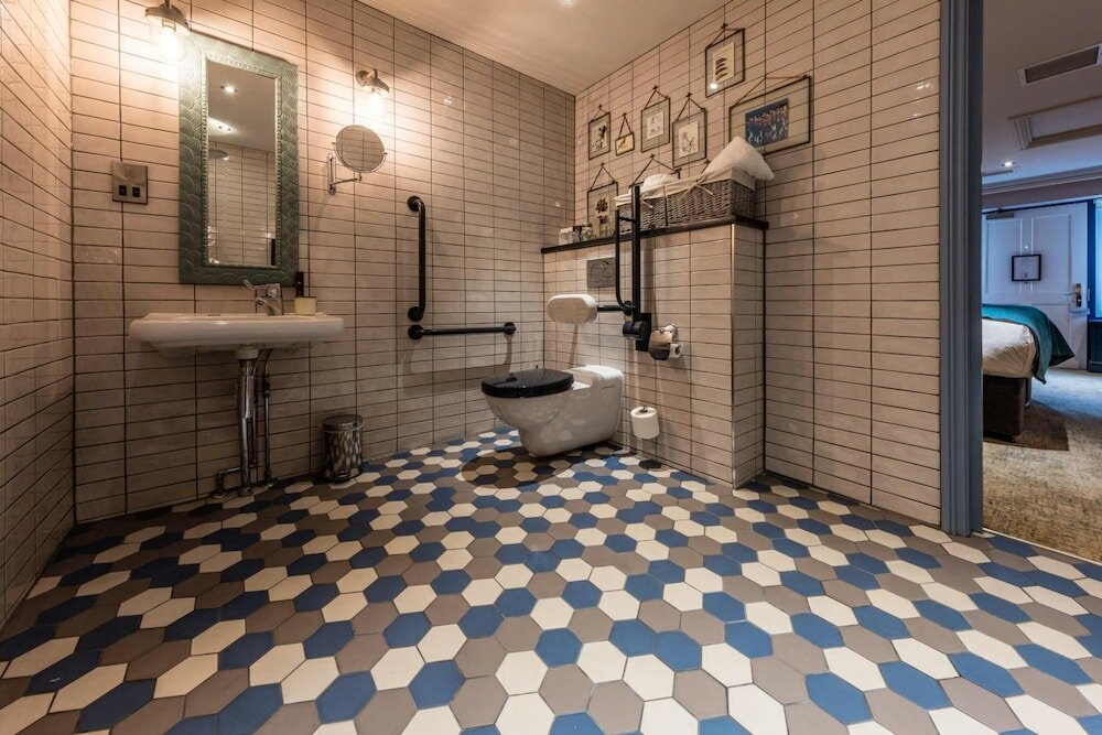 Фото The Hand & Spear