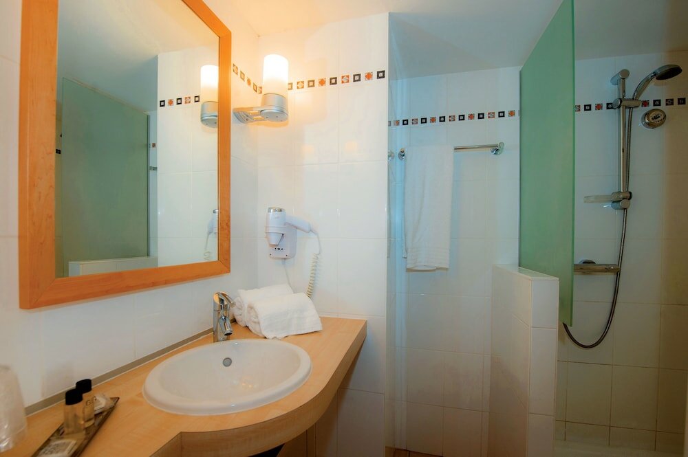 Фото Hôtel Vacances Bleues Villa Caroline