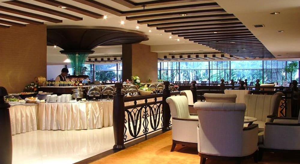 Фото Zenith Sukhumvit Hotel