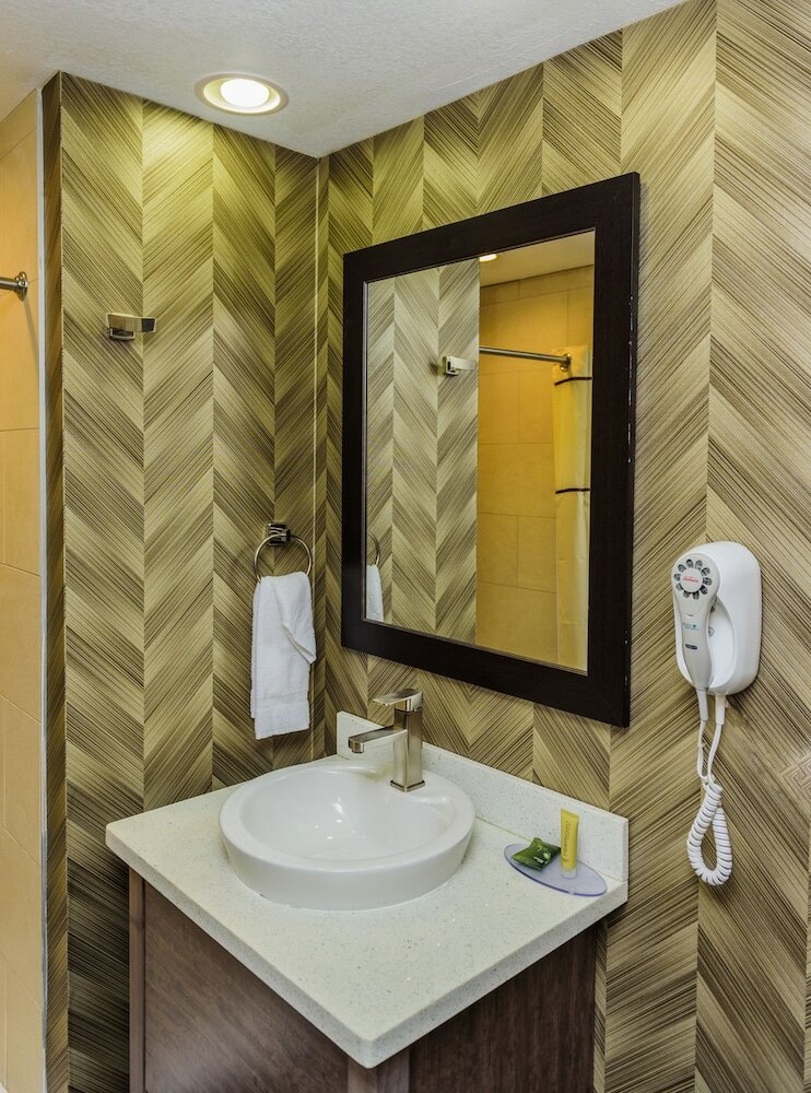 Фото AArya Hotel by Niagara Fashion Outlets