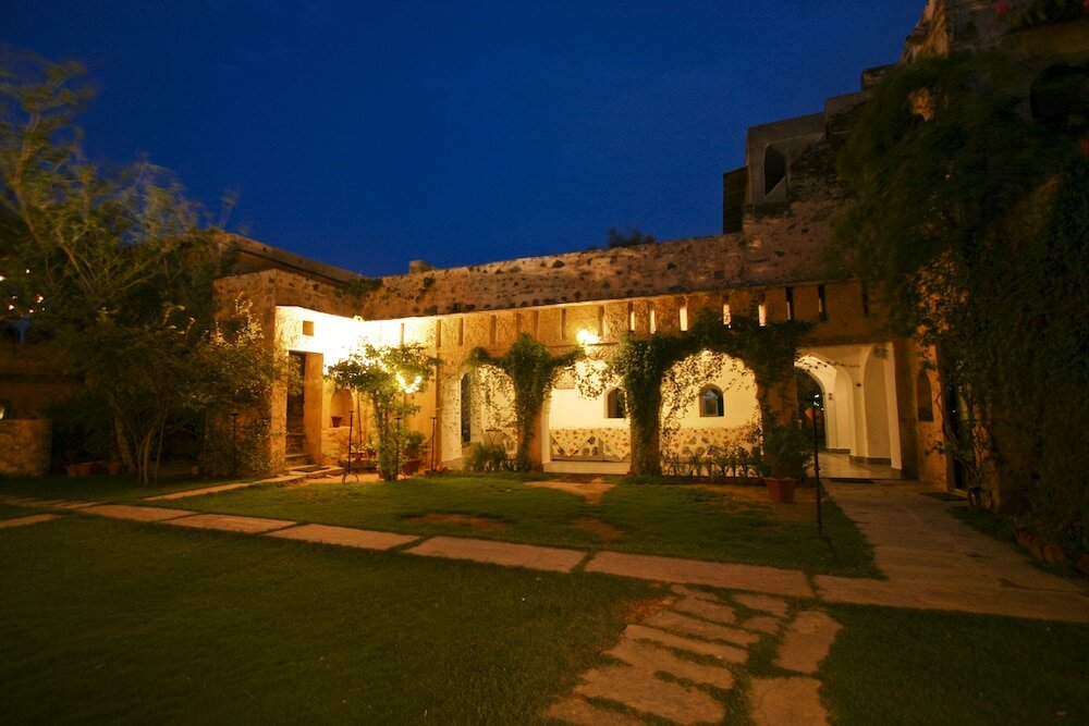 Фото Neemrana's - Hill Fort - Kesroli