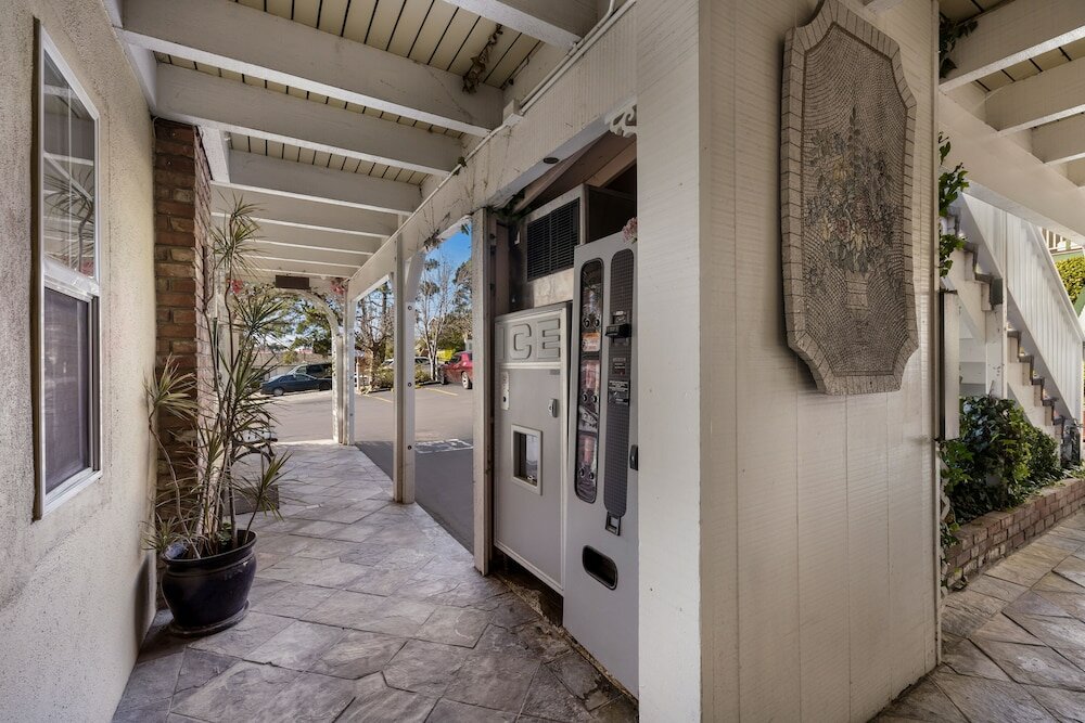 Фото Carmel Inn And Suites