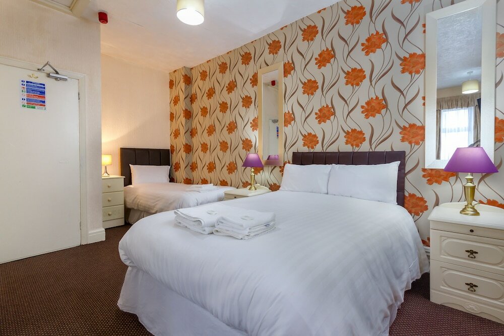 Фото The Maples Hotel