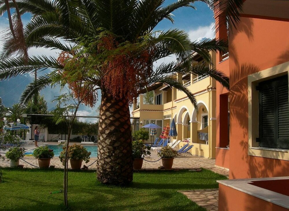 Фото отеля 2