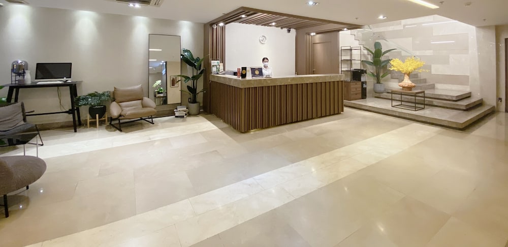 Фото The Luxe Hotel