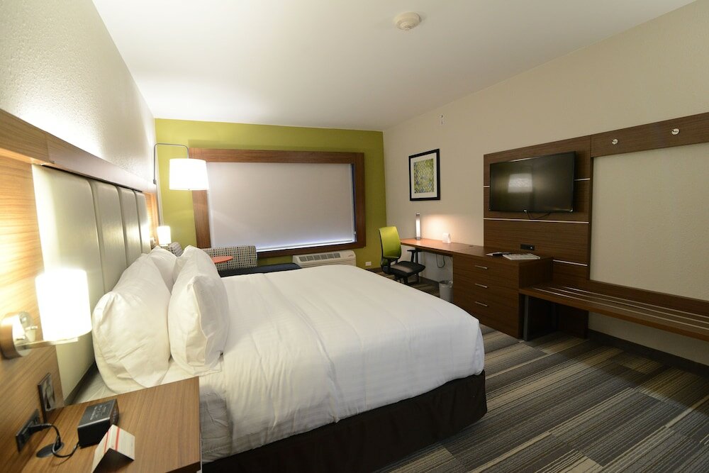 Фото Holiday Inn Express & Suites Chicago North Shore - Niles, an Ihg Hotel