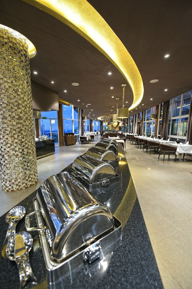 Фото Отель Protea Hotel by Marriott Kampala Skyz