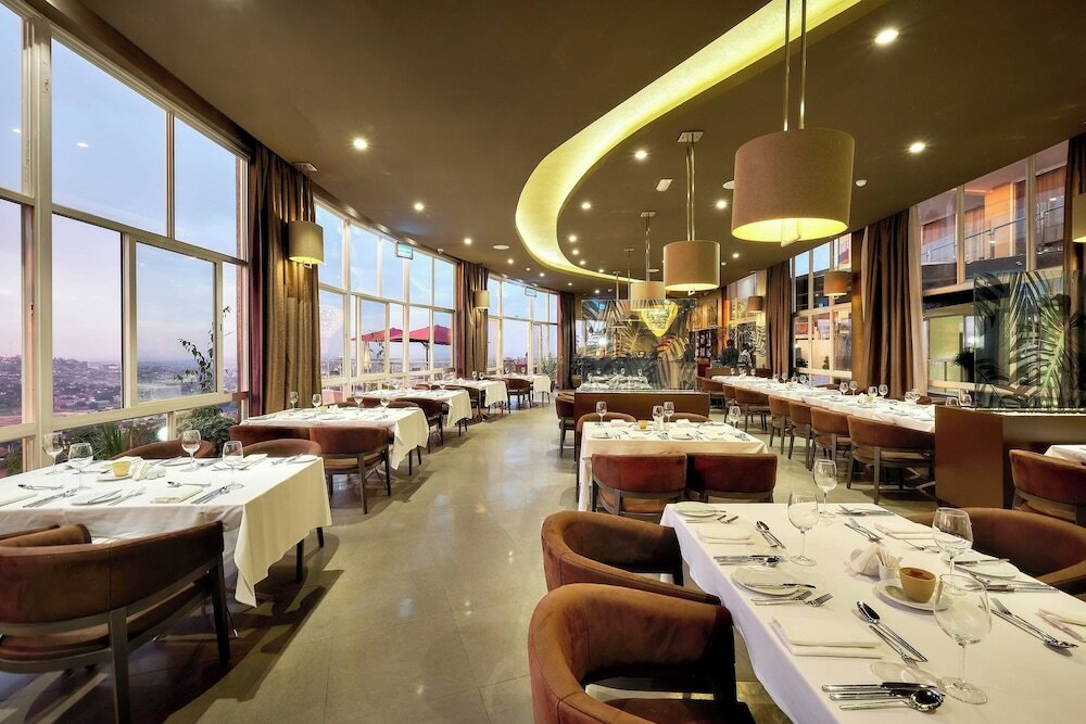 Фото Отель Protea Hotel by Marriott Kampala Skyz