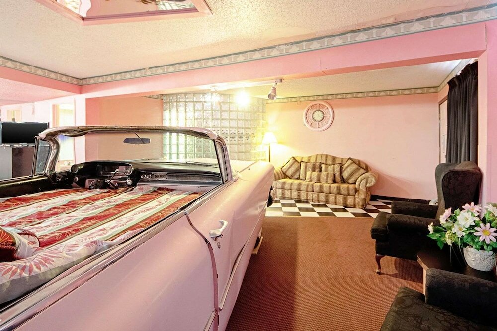 Фото Economy Inn & Suites