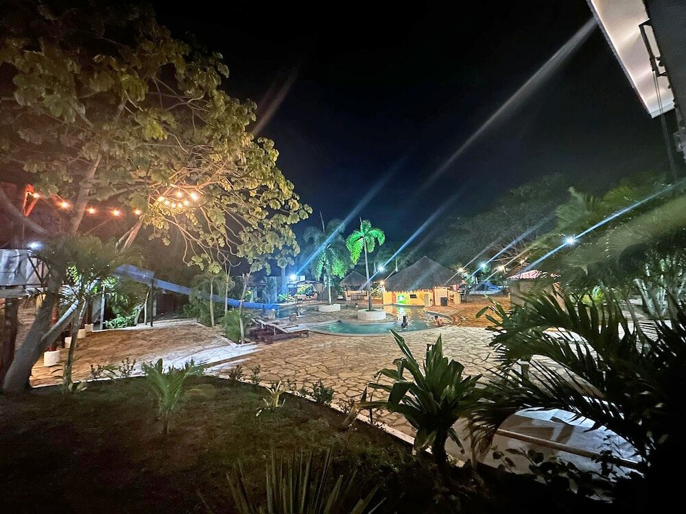 Фото Surf Ranch Hotel & Resort