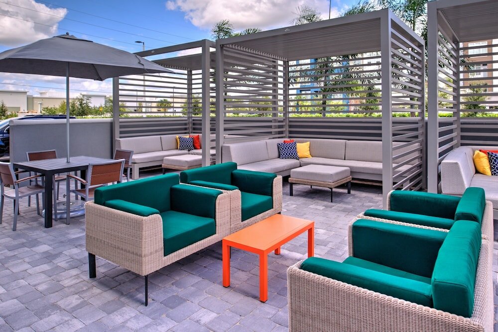 Фото Holiday Inn & Suites Orlando - International Dr S, an Ihg Hotel