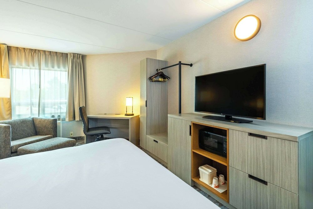 Фото Comfort Inn Hwy 401