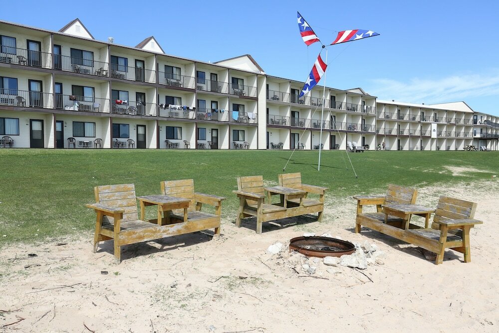 Фото Bavarian Haus Lakefront Inn