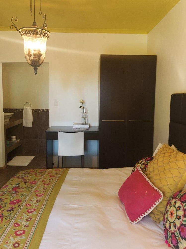 Фото The Hedge Guesthouse