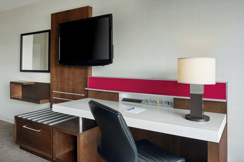 Фото Delta Hotels by Marriott Ottawa City Centre