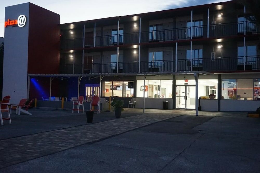 Фото Travelodge by Wyndham Orlando Heart of International Drive