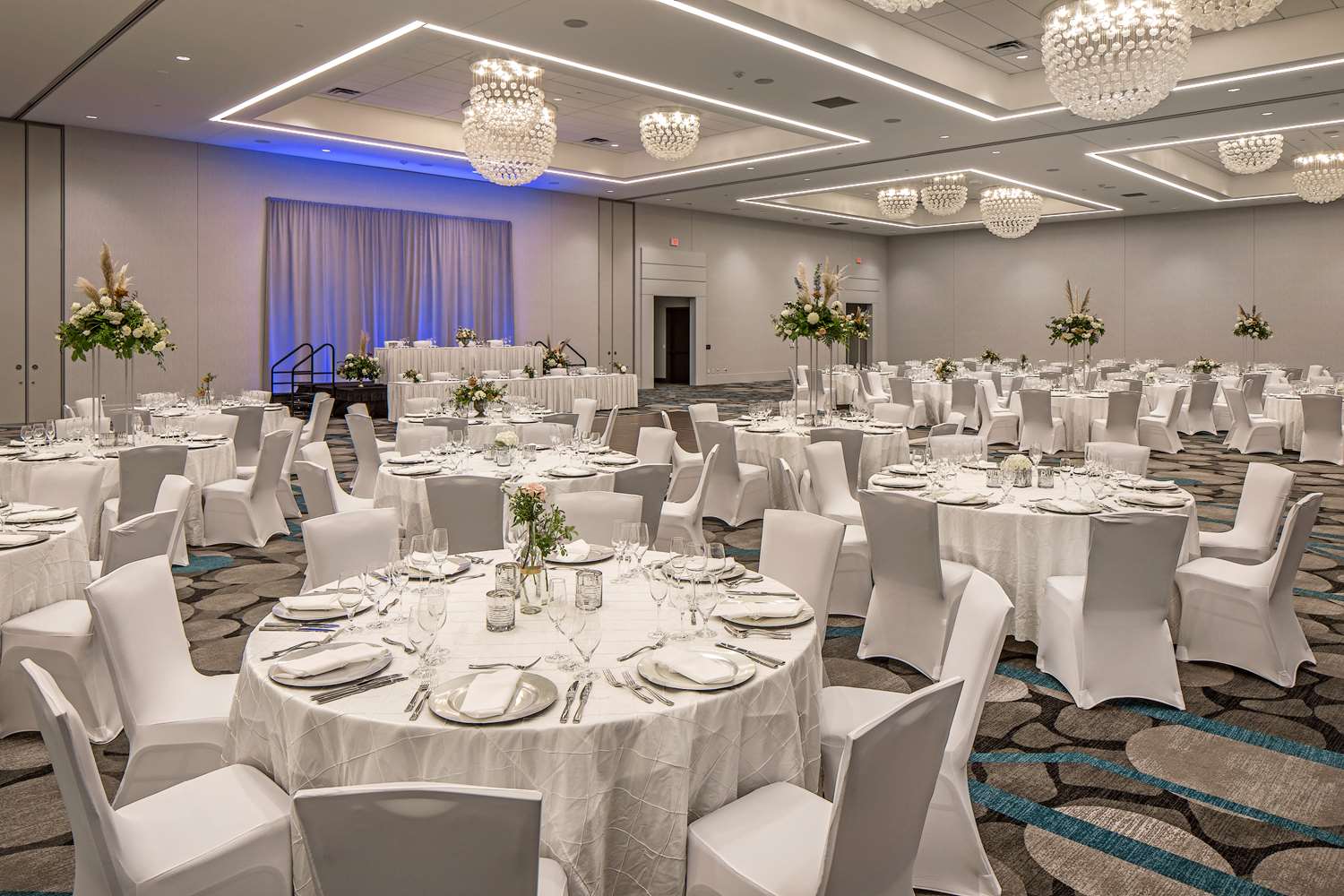 Фото Hilton Des Moines Downtown