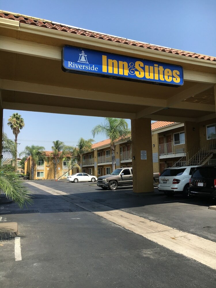 Фото Riverside Inn & Suites
