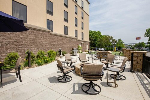 Внешний вид отеля Hampton Inn & Suites Pittsburgh/Harmarville в Питтсбурге, фото 5