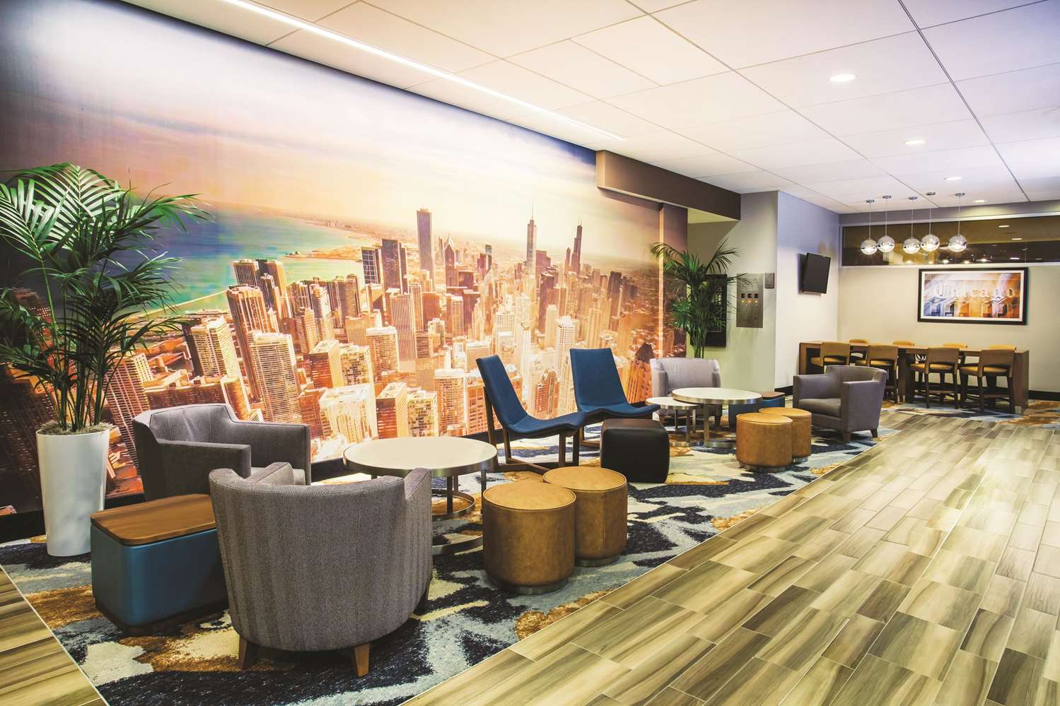 Фото La Quinta Inn & Suites by Wyndham Chicago Downtown