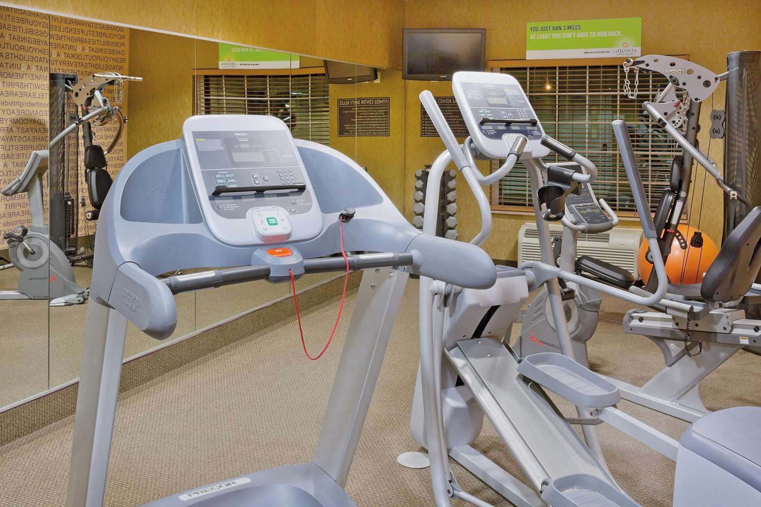 Фото Highland Suites