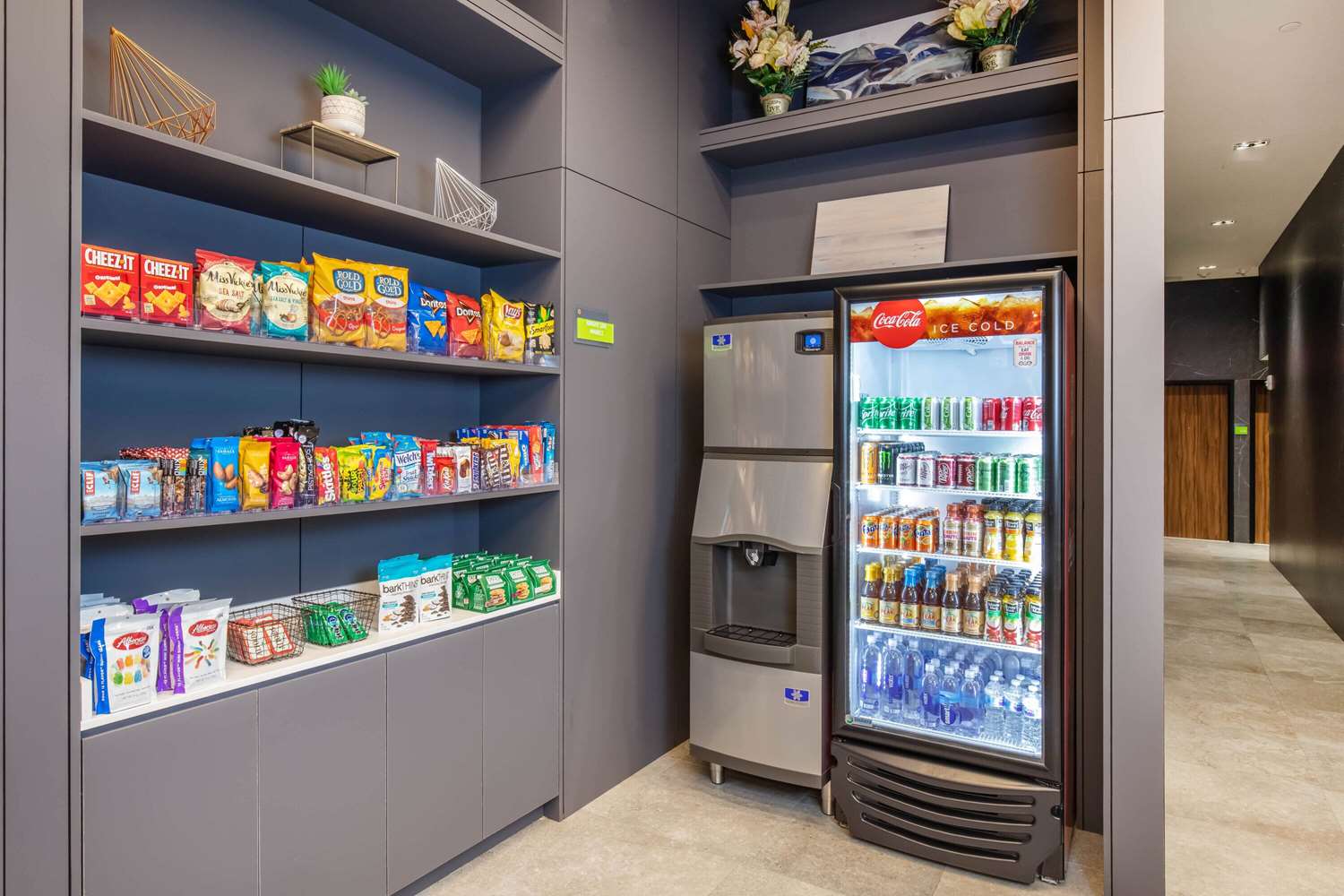 Фото La Quinta Inn & Suites by Wyndham Times Square South