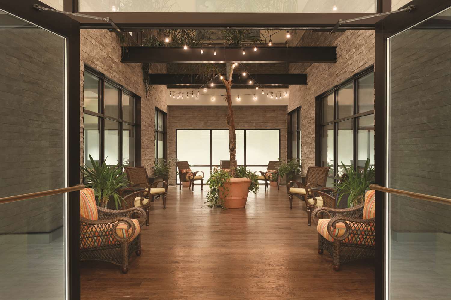 Фото Hilton Garden Inn Rochester Downtown