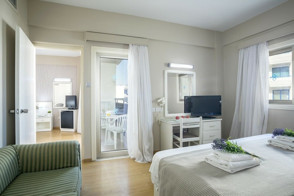 Фото Pavlo Napa Beach Hotel