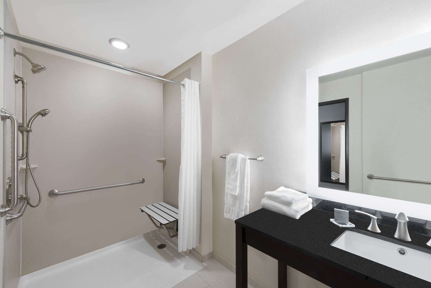 Фото Wingate by Wyndham Loveland