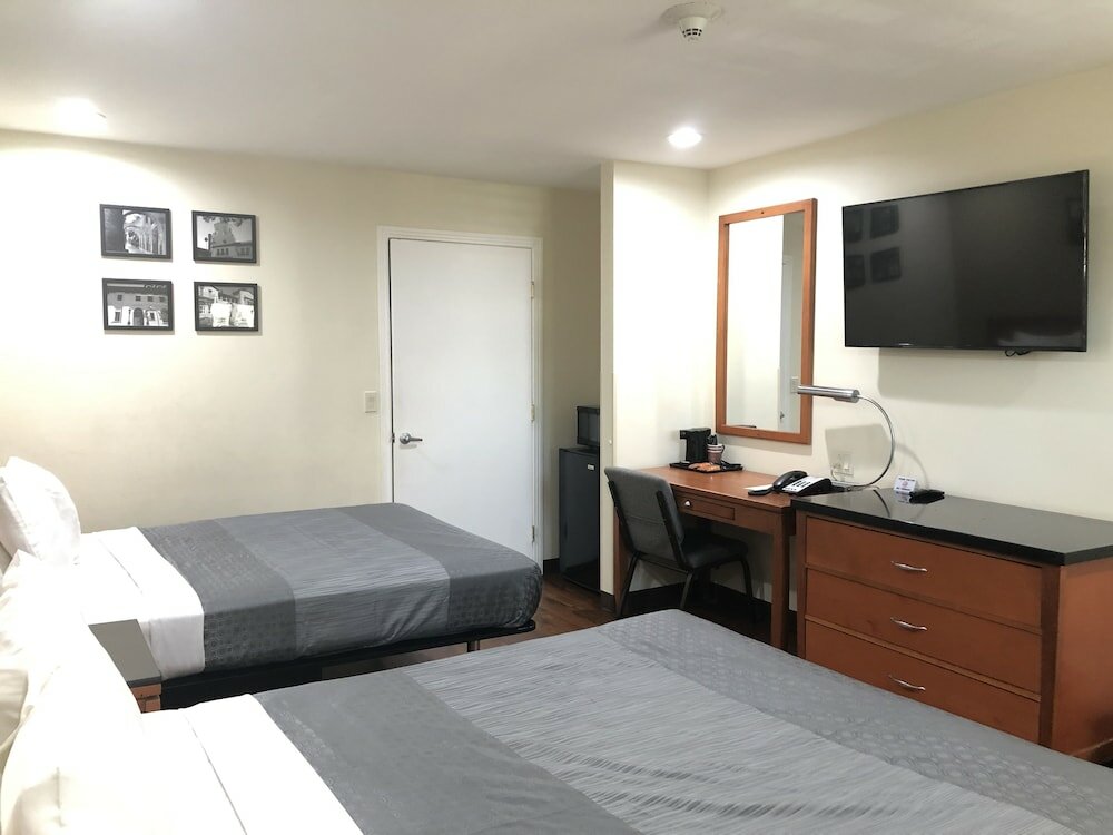 Фото Simply Home Inn & Suites