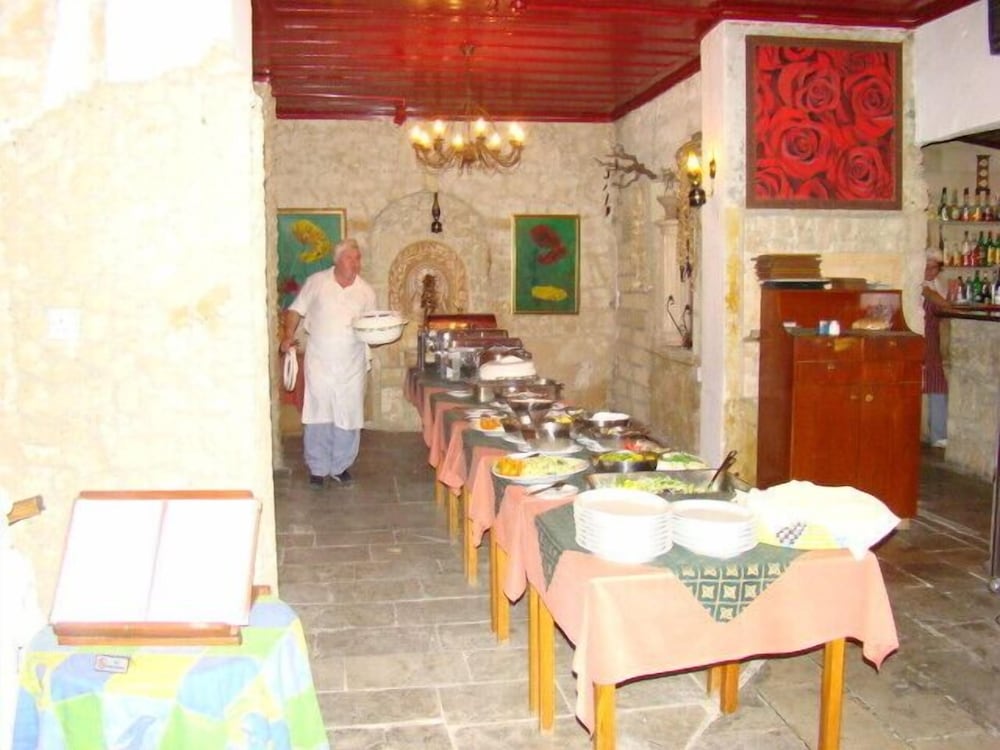 Фото Kiniras Traditional Hotel & Restaurant