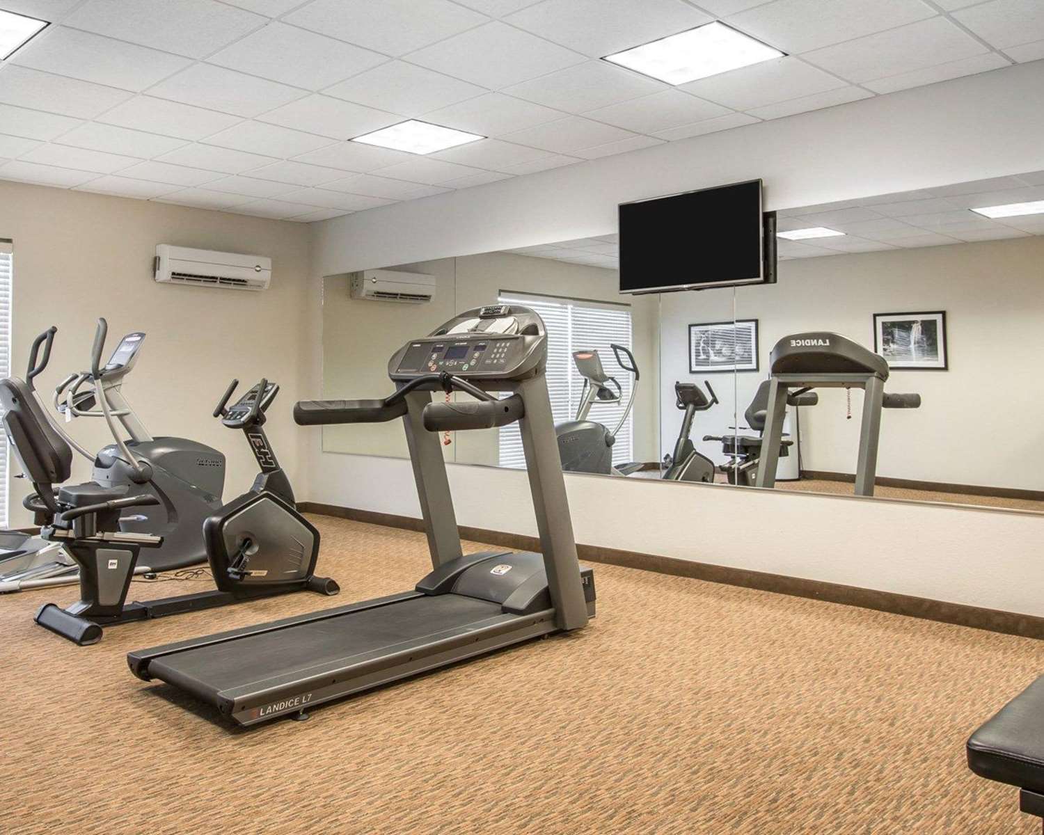 Фото Mainstay Suites Meridian